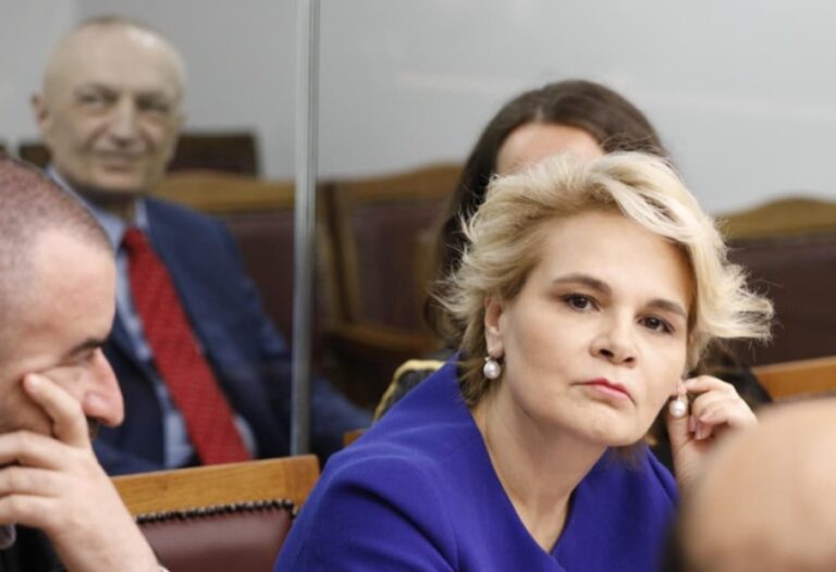 Monika Kryemadhi gjobitet me 10 mijë lekë nga gjykata, ja arsyeja