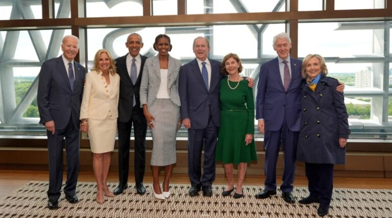 Përurohet qendra presidenciale e çiftit Obama, të pranishëm George W. Bush, Bill Clinton dhe Joe Biden. S’ka ftesë për Trump