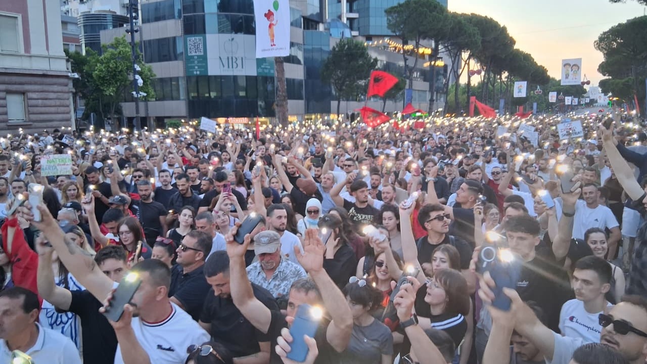 Mbyllet protesta në Tiranë kundër projektit në Zvërnec  qytetarët paralajmërojnë  Nesër më shumë