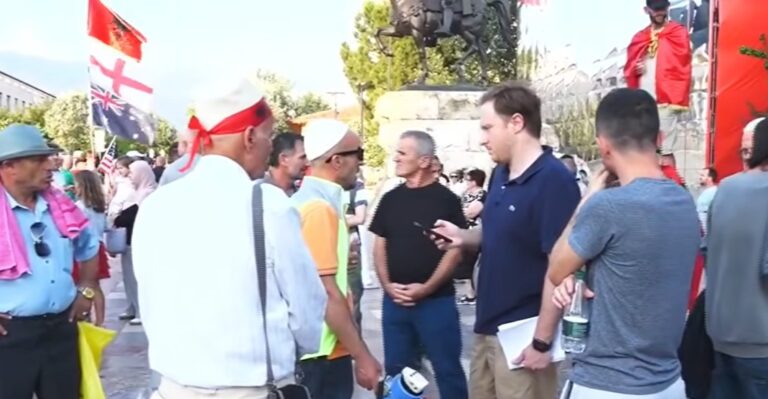 Protesta e 28-të në Tiranë, qytetarë mblidhen te sheshi Skënderbej
