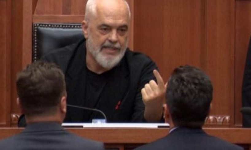 Komisioni i Etikës përjashton Agron Shehajn dhe Erald Kaprin nga Kuvendi
