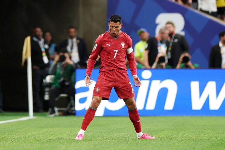 “Siuuuu”, Cristiano Ronaldo zhbllokohet me super gol në Botëror (VIDEO)