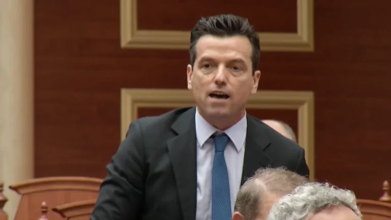 Tensione në seancën plenare, Shehaj ndërpret fjalën e Berishës në Kuvend