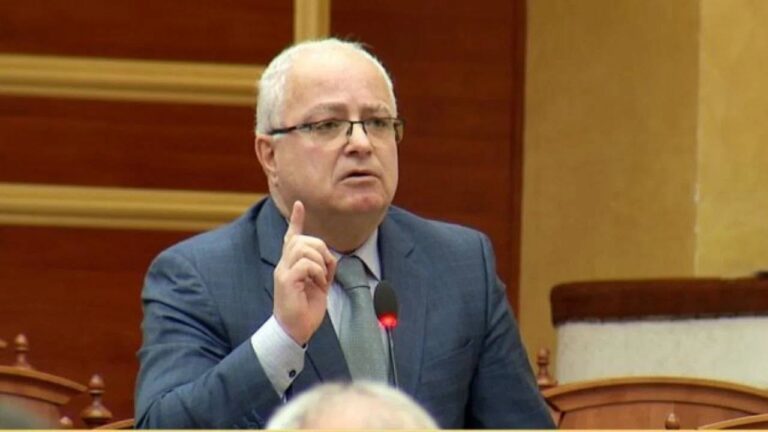 Edmond Spaho i përgjigjet Irena Beqirajt: Me cilin sy më ke lexuar?!