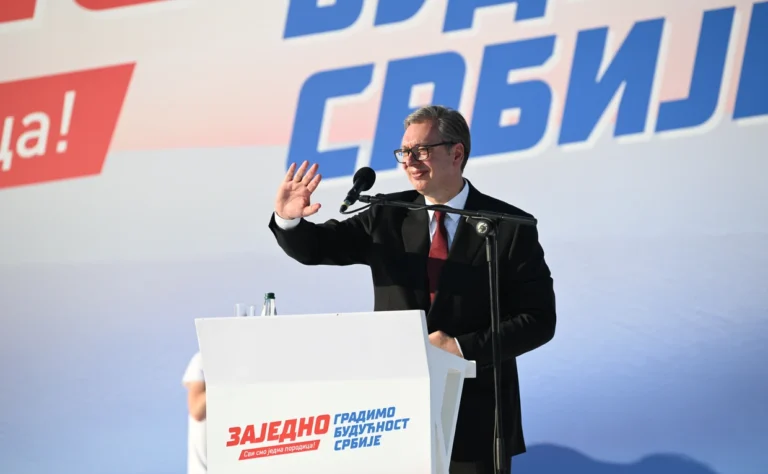 Vuçiç njofton dorëheqjen: Serbia drejt zgjedhjeve të parakohshme