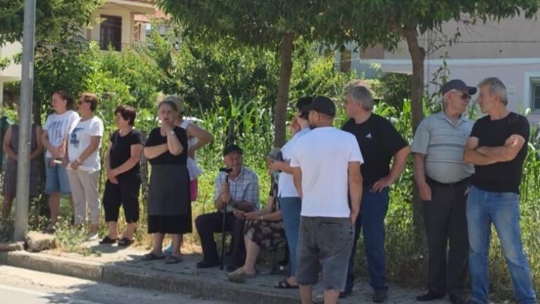 Protestë në Pogradec, banorët kundër projektit: S’duam rrugë të re