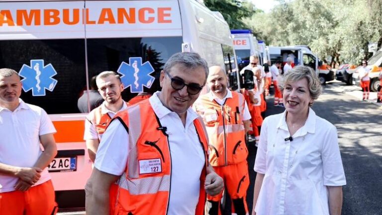 13 autoambulanca të reja i shtohen Urgjencës Kombëtare, ministrja Sala: Mbulim më i mirë në të gjithë vendin