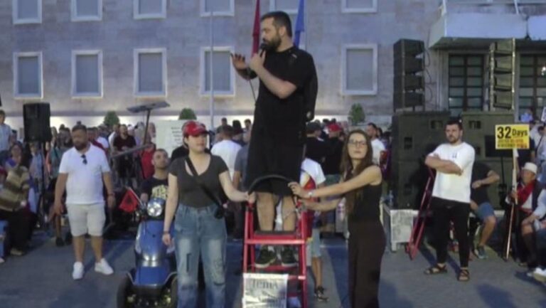 Protestuesit: Nesër te Kuvendi pengojmë deputetët në hyrje, policia kujdes kë prek me dorë