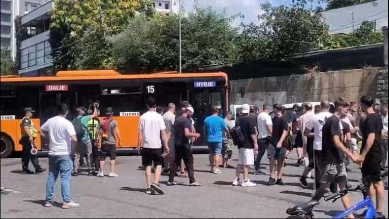 Goditja e urbanit, Demo: Kjo nuk është mbrojtje e interesit publik, por imponim përmes kaosit