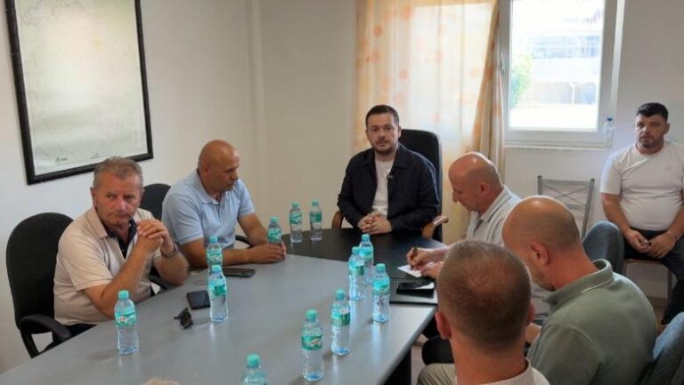 Ministri Salla takon fermerët në Pogradec: 13.8 milionë euro mbështetje për bujqësinë