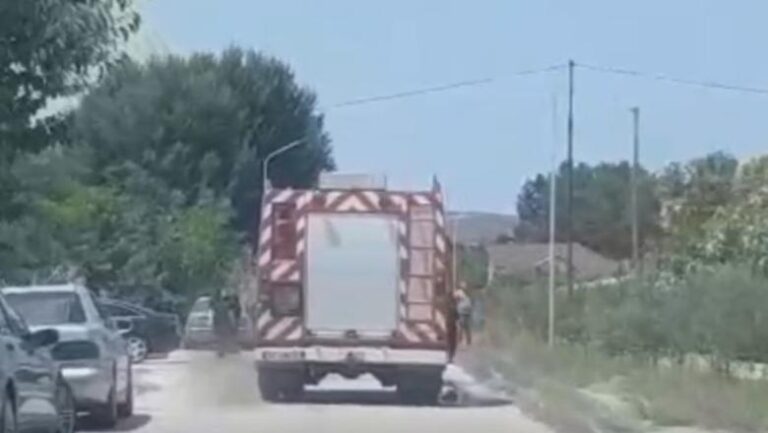 Banesa merr flakë, komshinjtë shpëtojnë 90-vjeçaren
