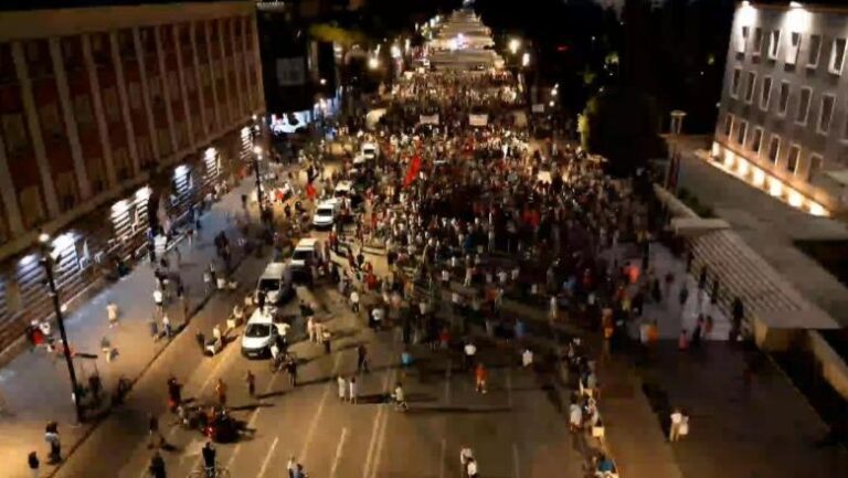 Protestuesit hedhin poshtë dokumentin “Besa”: Nuk tërhiqemi nga kërkesa për dorëheqjen e Ramës