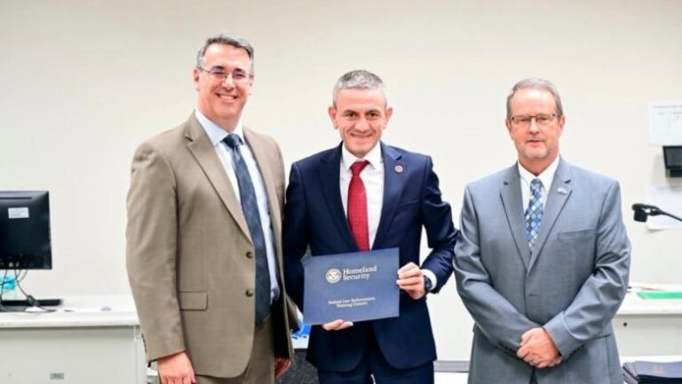 Zv/drejtori i BKH-së diplomohet në Akademinë për Sigurinë Kombëtare, ambasada amerikane: Forcohet bashkëpunimi me Shqipërinë