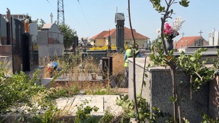 Lezha vendos tarifë në varreza, kryebashkiaku Ndreu: S’tolerojmë më abuzimet