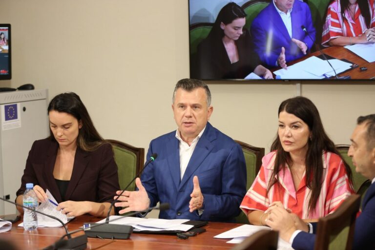 Taulant Balla: Vendimet për Aeroportin e Vlorës dhe Zvërnecin i firmosi Sali Berisha