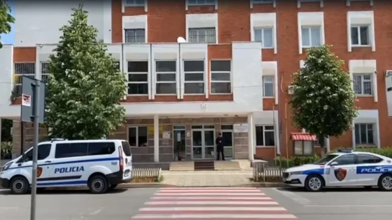 Kanabis në Kukës, procedohet 70-vjeçari dhe djali i tij për kultivim të paligjshëm