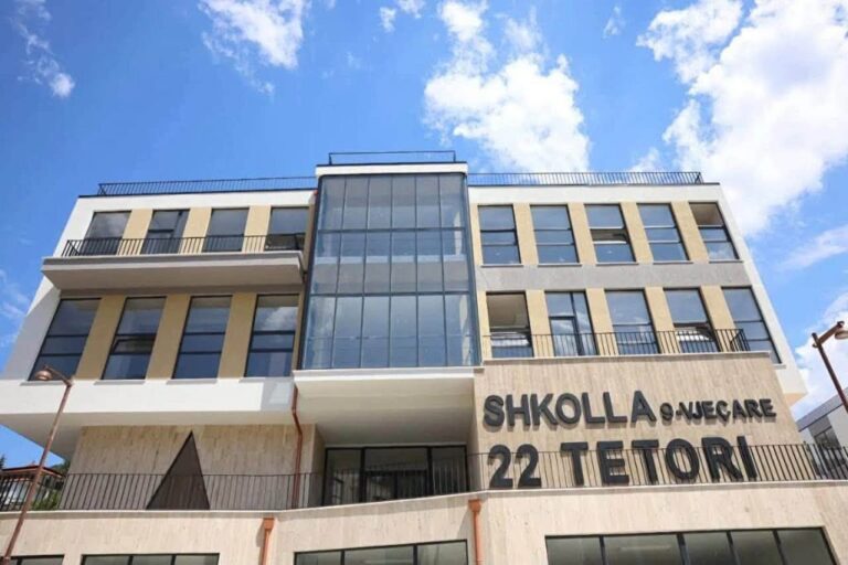 FOTO/ Rama: Shkolla e re “22 Tetori” në Berat, një tjetër hap drejt standardeve më të mira europiane në arsim