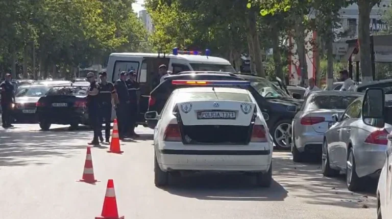 Humb kontrollin e mjetit në unazën e Fierit, shoferi përfundon në spital