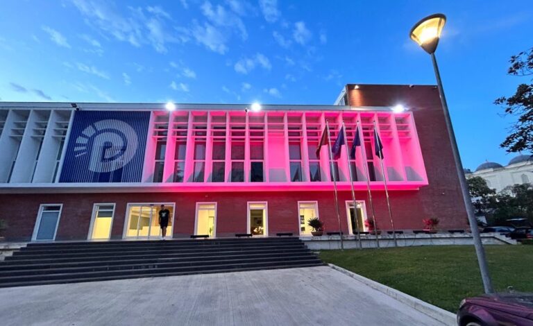 Kupola e re drejtuese, nis numërimi i votave në selinë blu