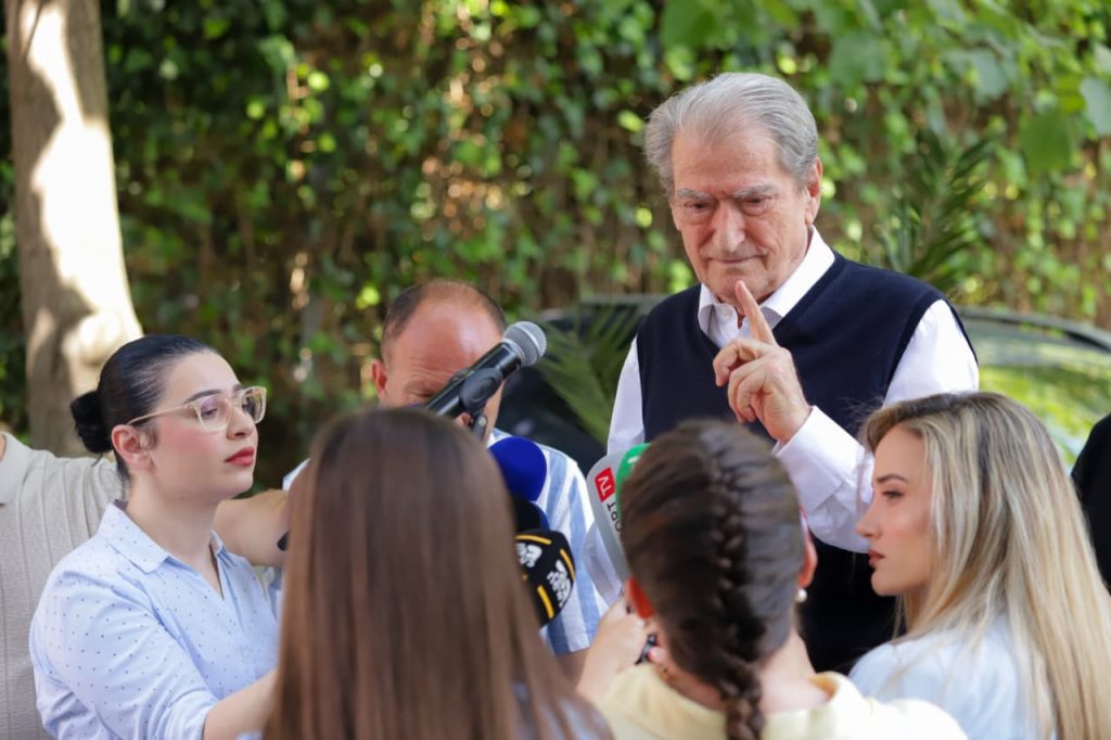 berisha-ne-korridoret-e-spak-ut-gjeta-dengje-me-narko-euro-institucioni-i-pushtuar-nga-parate-e-droges