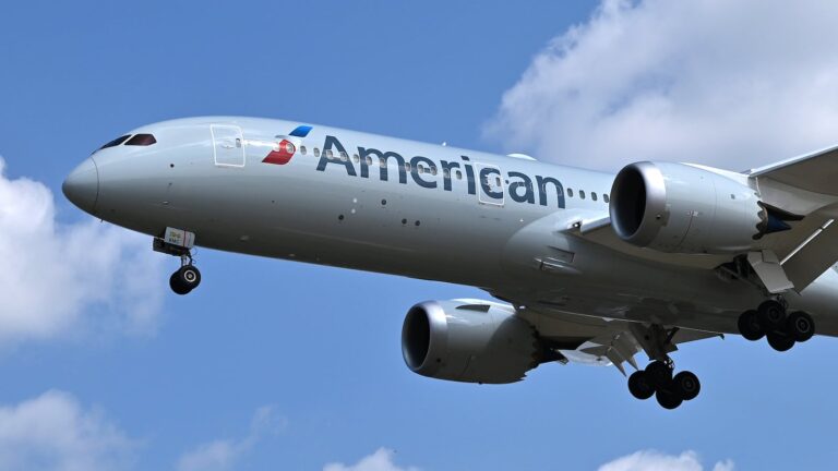 Fluturimi i American Airlines devijon drejt Irlandës pasi 6 stjuardesa sëmuren