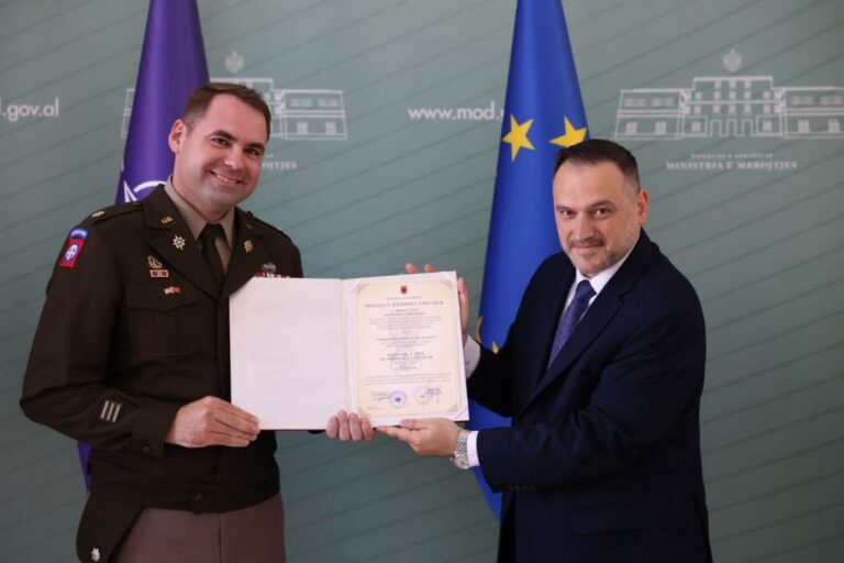 Ministri Nufi vlerëson kontributin e Joshua Magnusson në forcimin e bashkëpunimit ushtarak Shqipëri-SHBA