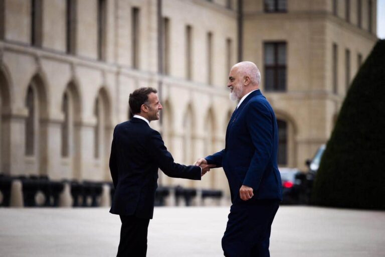 FOTO/ Rama në Paris, pritet nga presidenti Macron për samitin në mbështetje të Ukrainës
