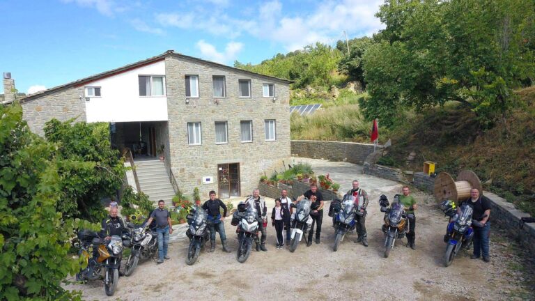 Bujtina ”Xhaferri” në Skrapar, Rama poston fotot: Model i agroturizmit të lidhur me natyrën dhe traditën