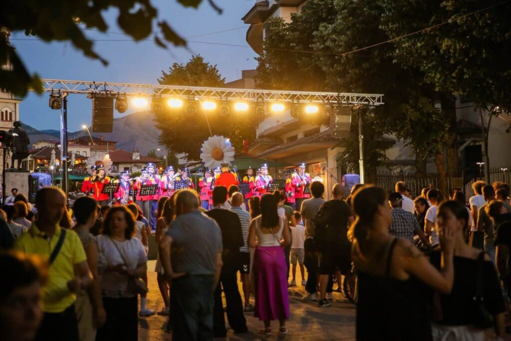 Festivali ”Air Beat-Lulu Fest”, Rama poston fotot: 200 artistë pjesëmarrës nga Shqipëria dhe rajoni