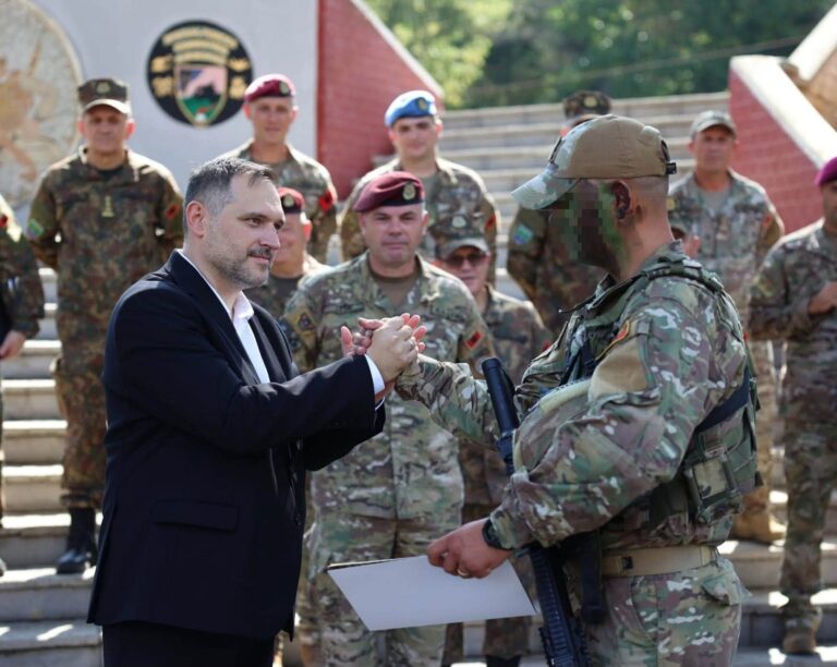 Mbyllen kurset elitare “Komando” dhe “Operator i Zbulimit”, ministri Nufi: Hap i ri për modernizimin e Forcave Speciale