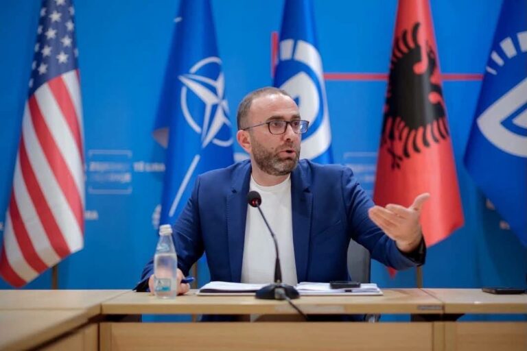 PD bojkoton seancën për marrëveshjen me SHBA, Bardhi: Pro huasë 302 mln euro, por kundër shkeljes së Kushtetutës