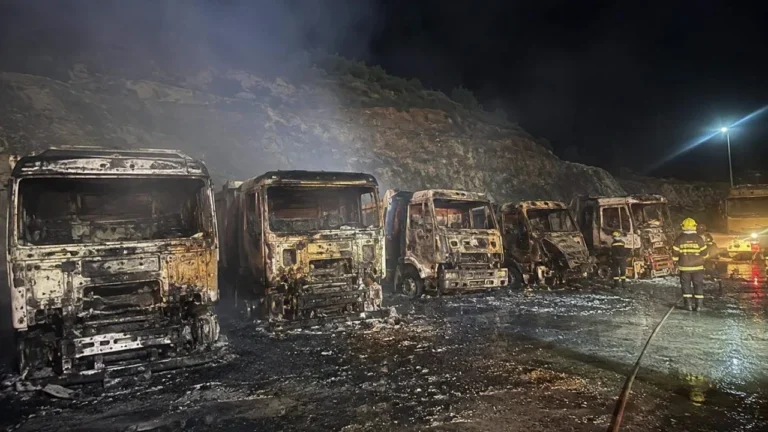 Zjarr në Kurbin, digjen 5 mjete të rënda në gurore, dyshohet për zjarrvënie të qëllimshme