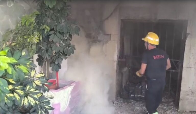 Tragjedi në Postribë, zjarrfikësit gjejnë njërin prej fëmijëve. Po kërkojnë për nënën dhe fëmijën tjetër