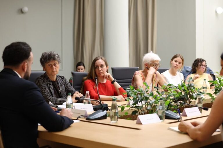 Eurodeputetët dolën në protestë, ministri Jaupaj i pret në zyrë: Çdo projekt në Zvërnec do t’i nënshtrohet vlerësimit të ndikimit në mjedis