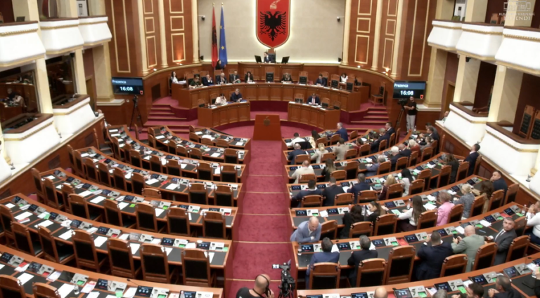 74 vota PRO, Kuvendi miraton huanë prej 302 mln dollarë nga SHBA për pajisje ushtarake. PD bojkoton seancën