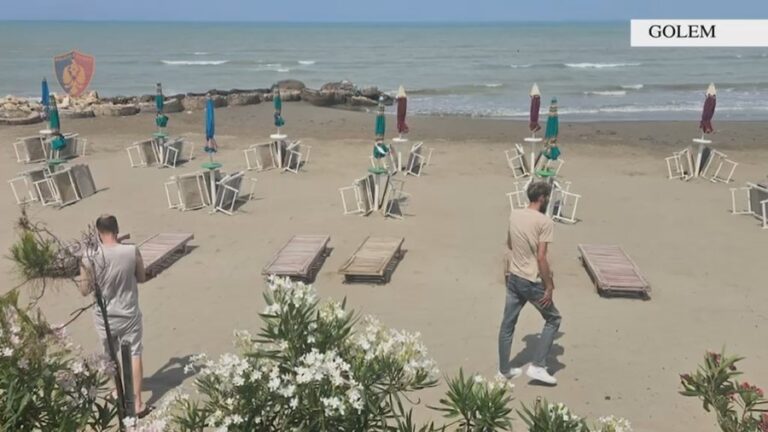 Sekuestrohen 116 çadra dhe 232 shezlongë në plazhin e Golemit