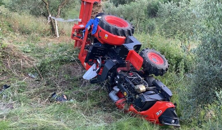 63-vjeçari humb jetën pasi e zuri poshtë mjeti bujqësor
