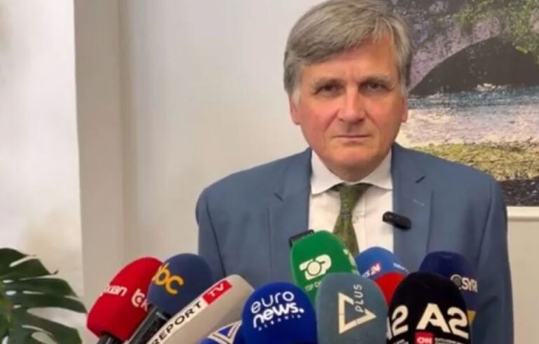 Ambasadori i OSBE-së, Tarran: E drejta për protestë të respektohet, dialogu politik mbetet sfidë
