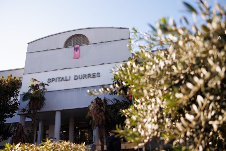 Spitali i Durrësit: 52-vjeçari Artan Andoni ndodhet i shtruar në reanimacion