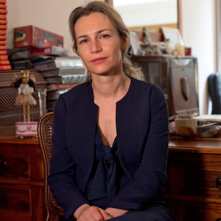 Lea Ypi: “Mbështesim protestat, ndalni dhunën ndaj qytetarëve”
