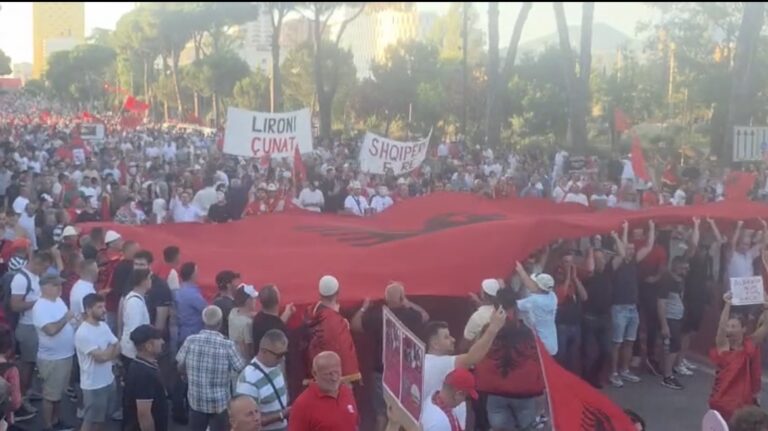 Mblidhen protestuesit në ditën e 35-të të protestës