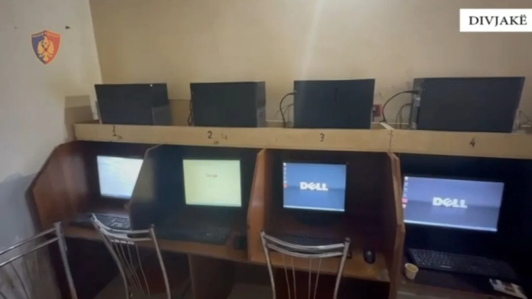 Divjakë, bastet e paligjshme çojnë në pranga pronarin e lokalit dhe kamarierin