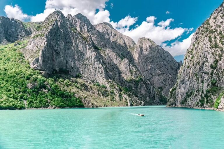 Nga qytetet e UNESCO-s te plazhet e Jonit, media italiane zbulon 15 mrekullitë e Shqipërisë
