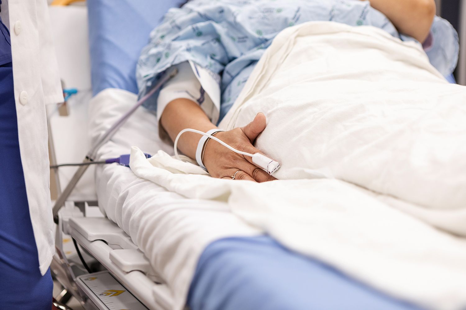 Studimi i fundit  Oxford Medical Case Reports  Lumturia e tepërt e dërgoi një grua në urgjencë