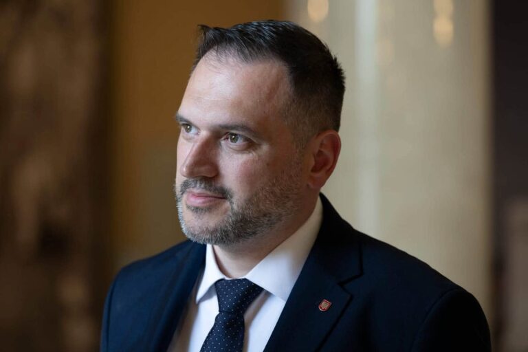 VIDEO/ Ministri Nufi reagon për samitin e ardhshëm të NATO-s: Moment historik për Shqipërinë