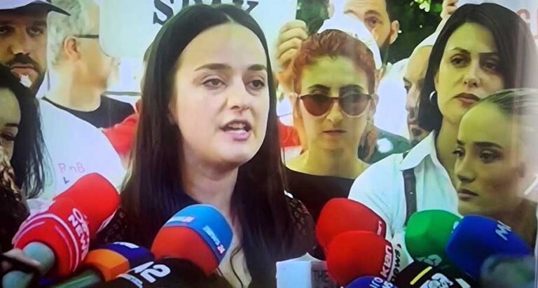 “Albanian File” është provë krimi”, Protestuesit mblidhen para SPAK: Hetoni kryeministrin Rama