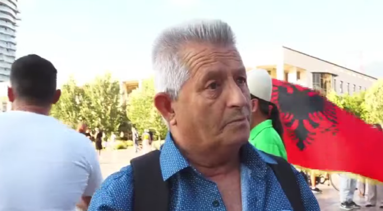 37 ditë protestë, qytetari: Janë të gjithë për t’u arrestuar! Korrupsioni s’ka të ndalur