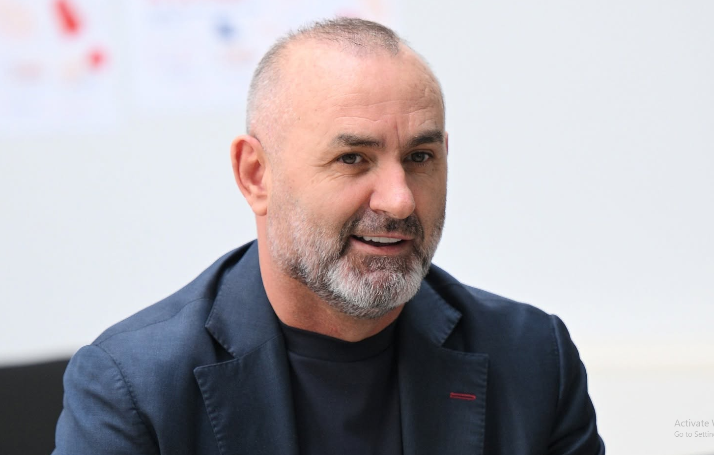 Manja sfidon Shehajn  Ndize kamerën edhe për veten  provo ligjshmërinë e vilës