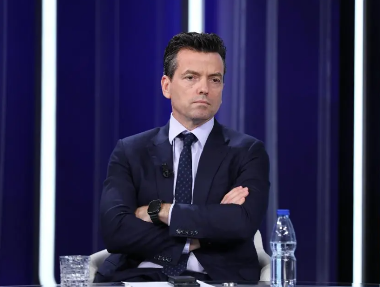 Garda e nxorri me forcë nga Kuvendi, Shehaj: U urdhëruan nga Balla, më penguan të hyja se vinte Rama