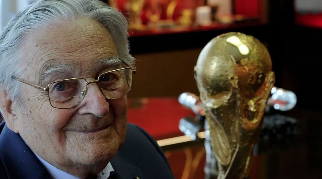 Silvio Gazzaniga  skulptori milanez që krijoi trofeun më të famshëm të futbollit botëror